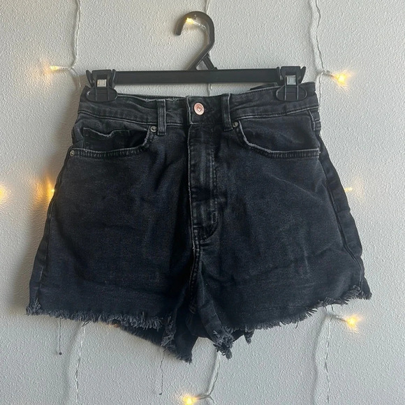H&M High Waisted Jean Shorts 🖤​​​​​​​ - Picture 1 of 3